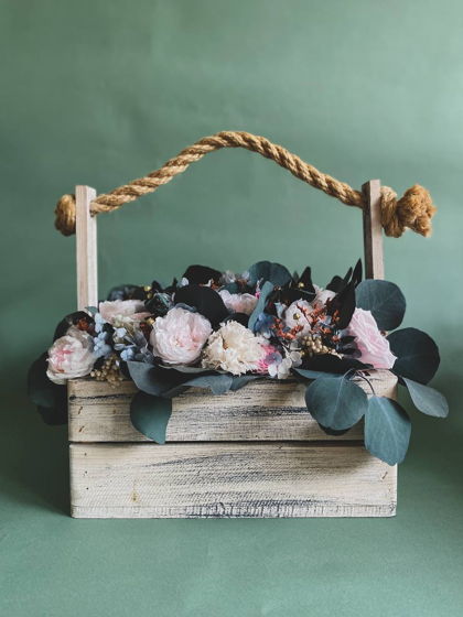 Деревянный ящик с розами "Сон в летнюю ночь"