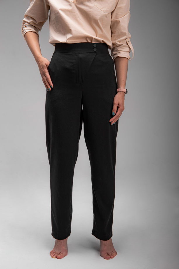 Чёрные брюки с удлинённым гульфиком