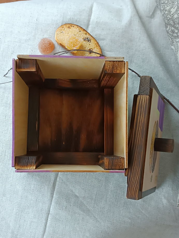 Короб для сладостей "СУХАРИКИ" с миниатюрами 18х18х18 см.