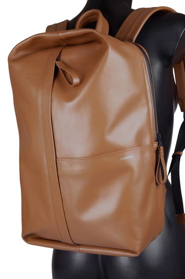 Кожаный рюкзак с отделом для ноутбука цвета карамель