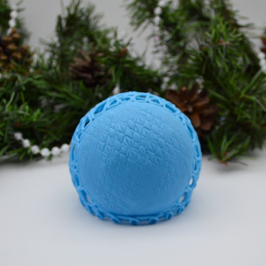 Ажурный шар с гномиком и натуральными камнями (8 см, голубой)
