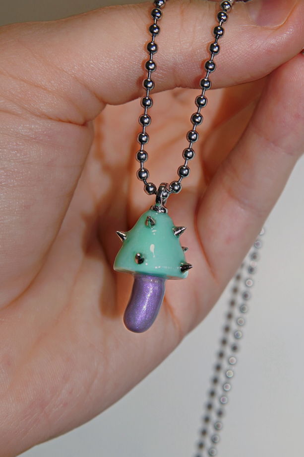 Разноцветный кулон-гриб ручной работы «Лэндс»