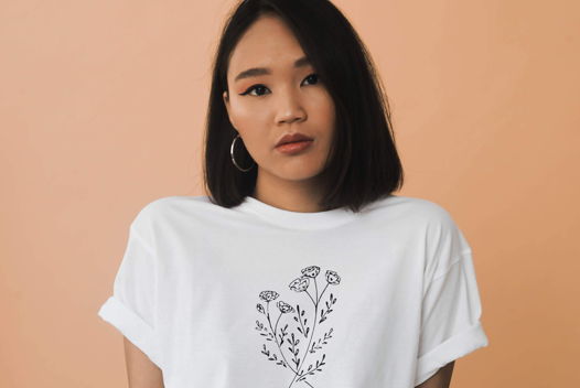 Белая женская хлопковая футболка «Love yourself first»