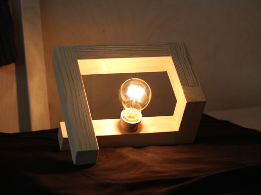 Деревянный настольный светильник ручной работы "Geometry" светлый