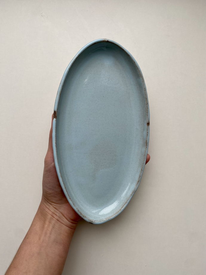 Тарелка голубая овальная керамическая