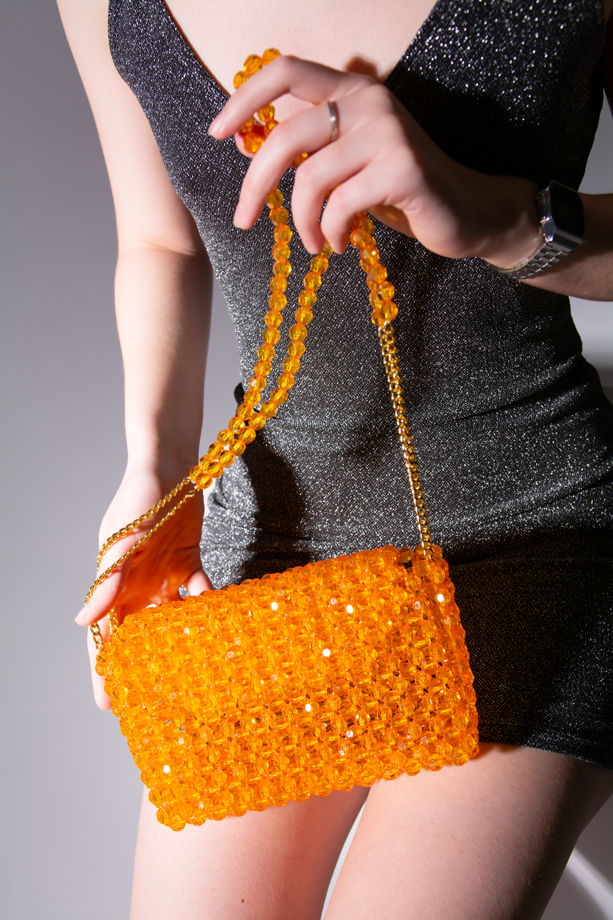 Оранжевая сумка из бусин
