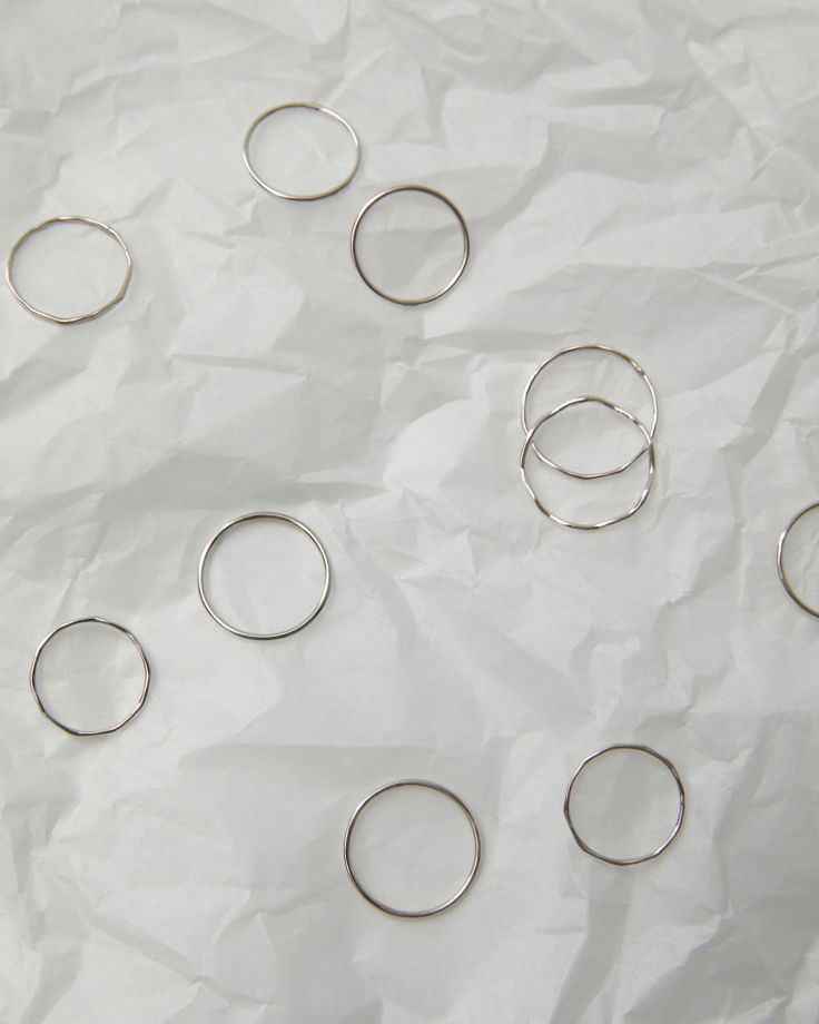 Тонкое кольцо 1 мм.