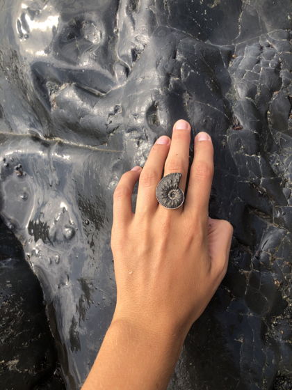 Серебряное кольцо-артефакт с древним аммонитом