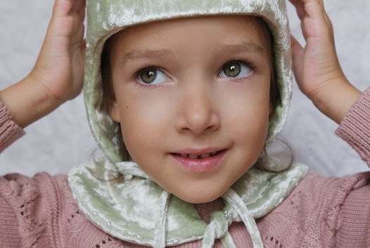 Шапка бархатная светло-зеленая