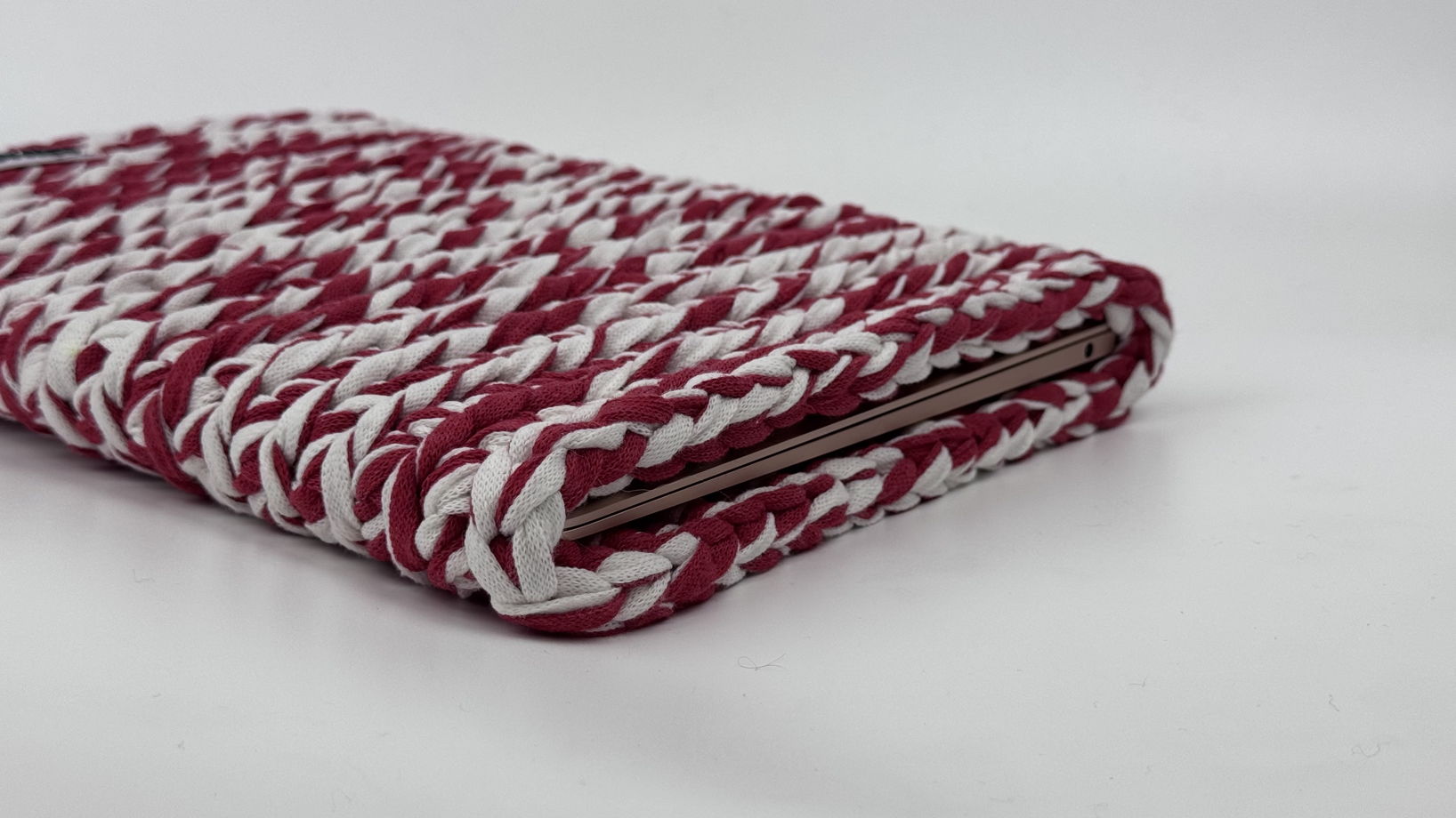 Чехол для ноутбука MacBook 13” и 14” красно-белый