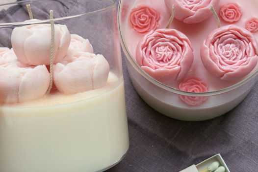 Свеча с цветами (пион)