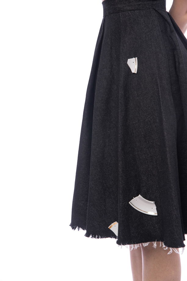 Апсайклинг юбка с нашитыми осколками винтажного фарфора