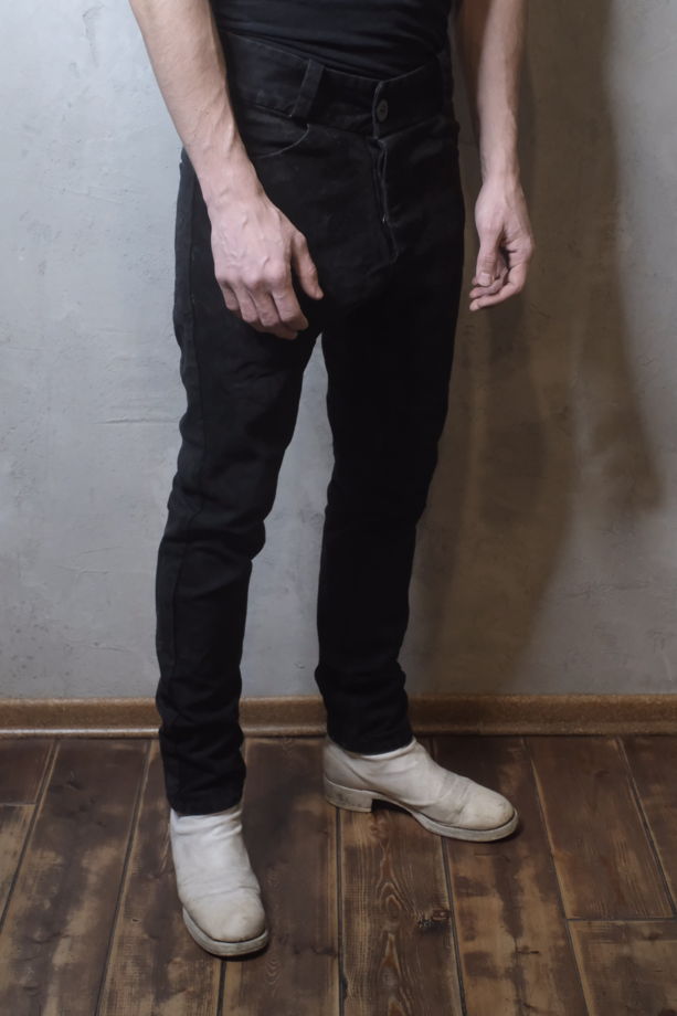 джинсы асимметричного кроя