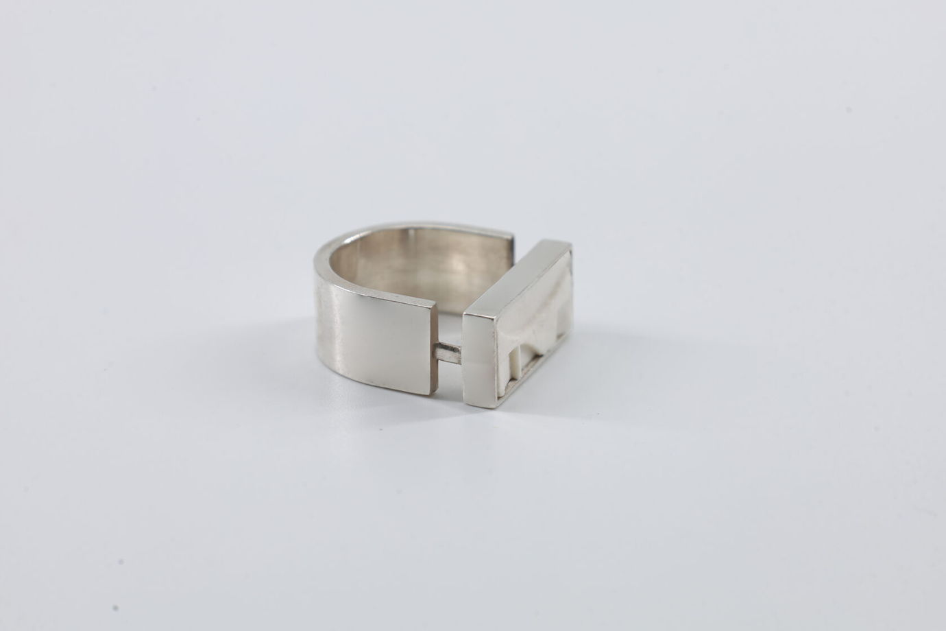 Серебряная печатка «Bauhaus»