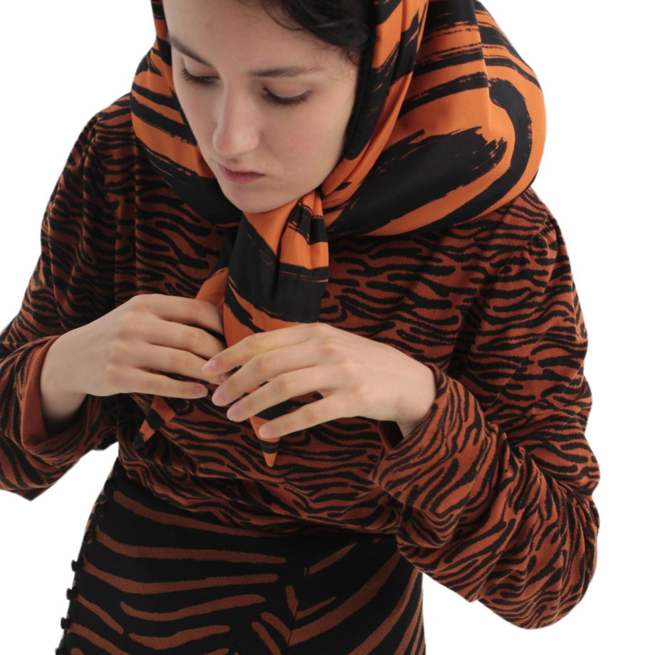 утеплённая косынка с авторским принтом "Тигр оранжевый"