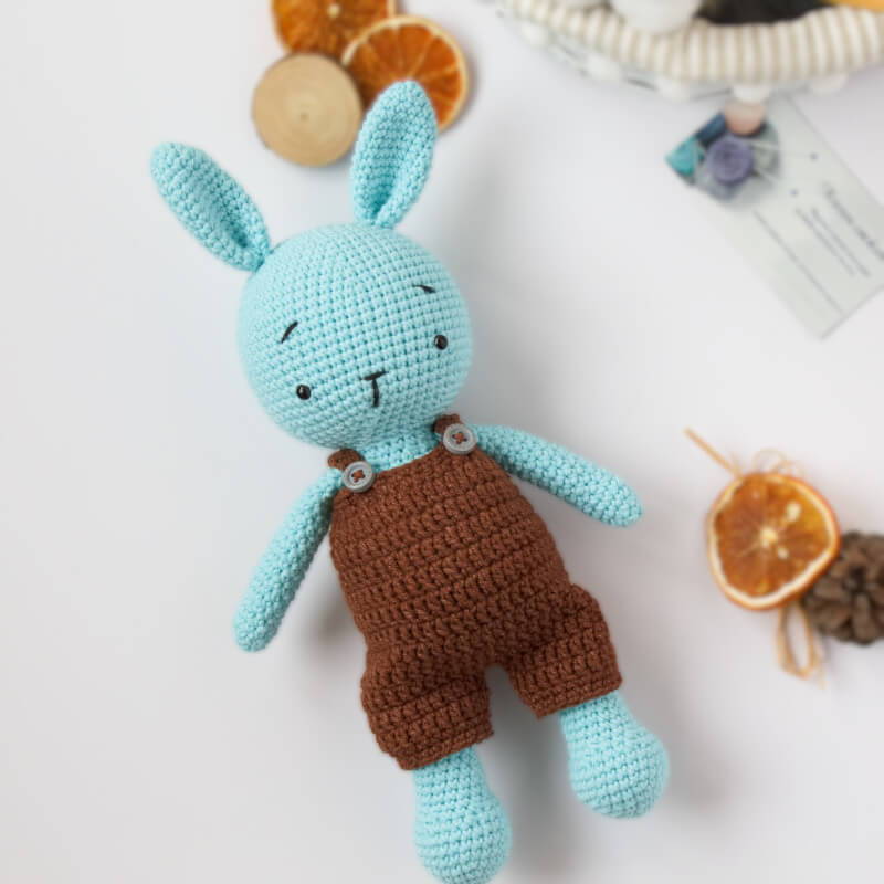 Игрушка мягкая интерьерная - зайчик вязаный цвета нежной мяты "Bunny"