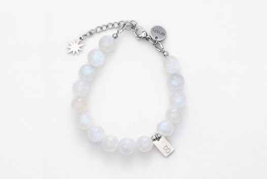 Браслет из лунного камня с инициалом 'your amulet'