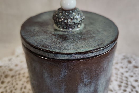 Керамическая баночка с фарфоровой ручкой