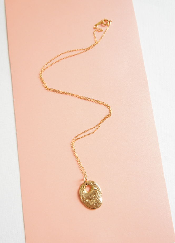 Позолоченный кулон на удачу камень с дыркой куриный бог на цепочке винтаж