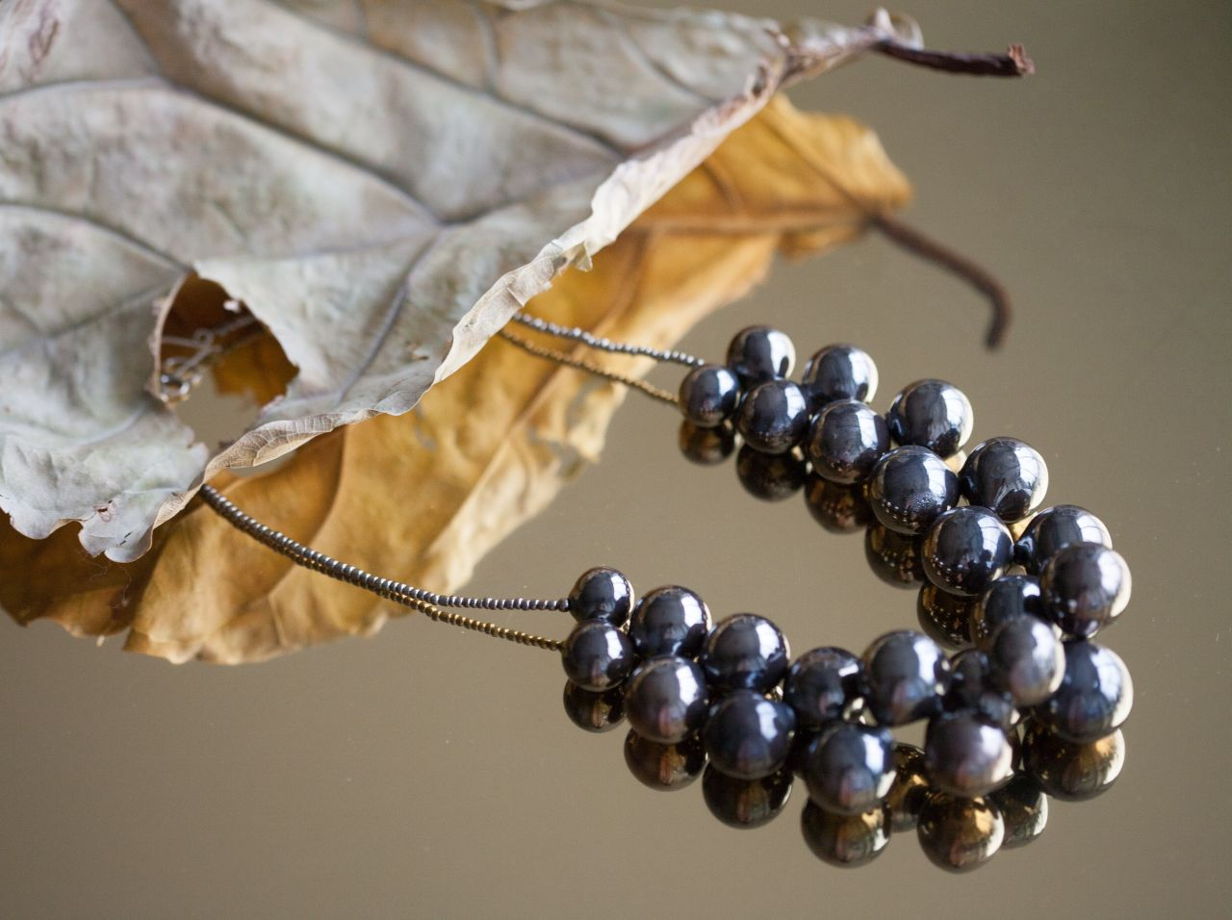 Ожерелье из полых стеклянных бусин-сфер из коллекции "Зазеркалье"