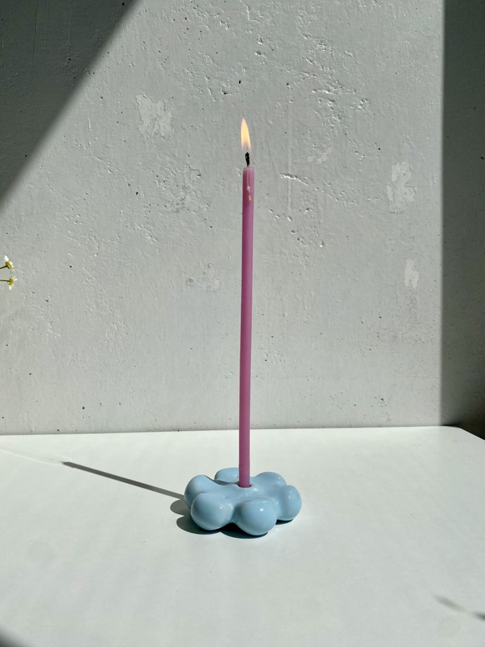 Керамический подсвечник для тонкой свечи в форме цветка