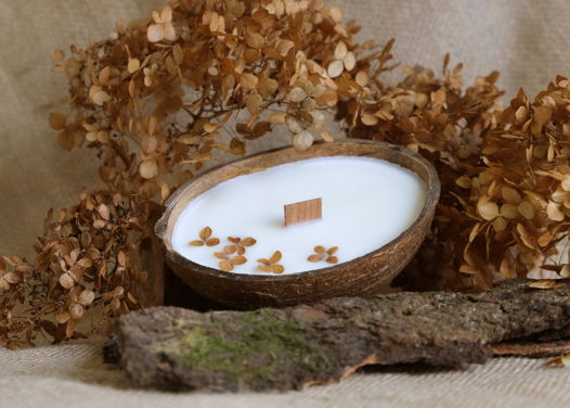 Соевая арома-свеча ручной работы в кокосе Какао "COCOA"