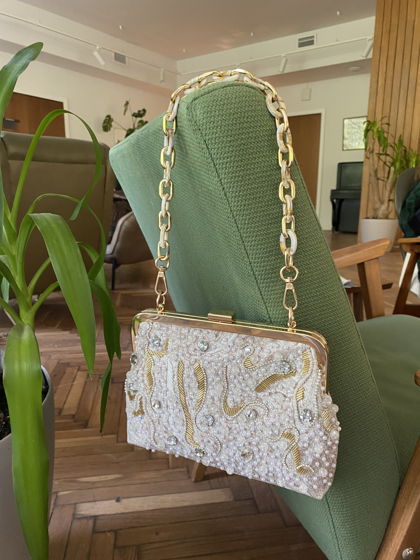 Элегантная сумочка "Grace" с ручной вышивкой и золотым фермуаром