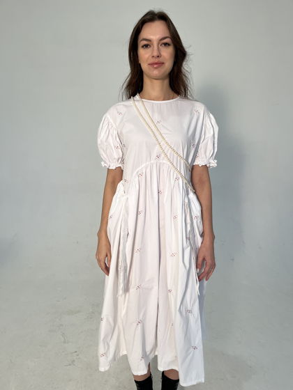 Белоснежное платье  из хлопка расшитое чешским бисером