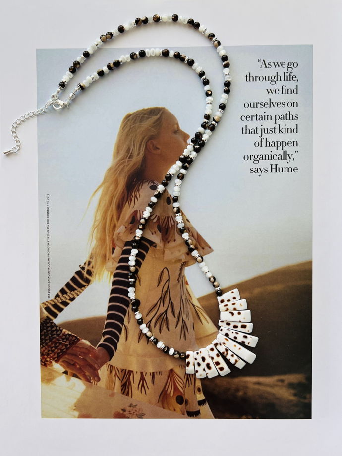 Украшение с перламутром и веером из ракушки