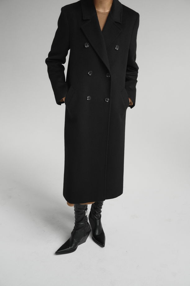 Пальто из шерстяной ткани черного цвета