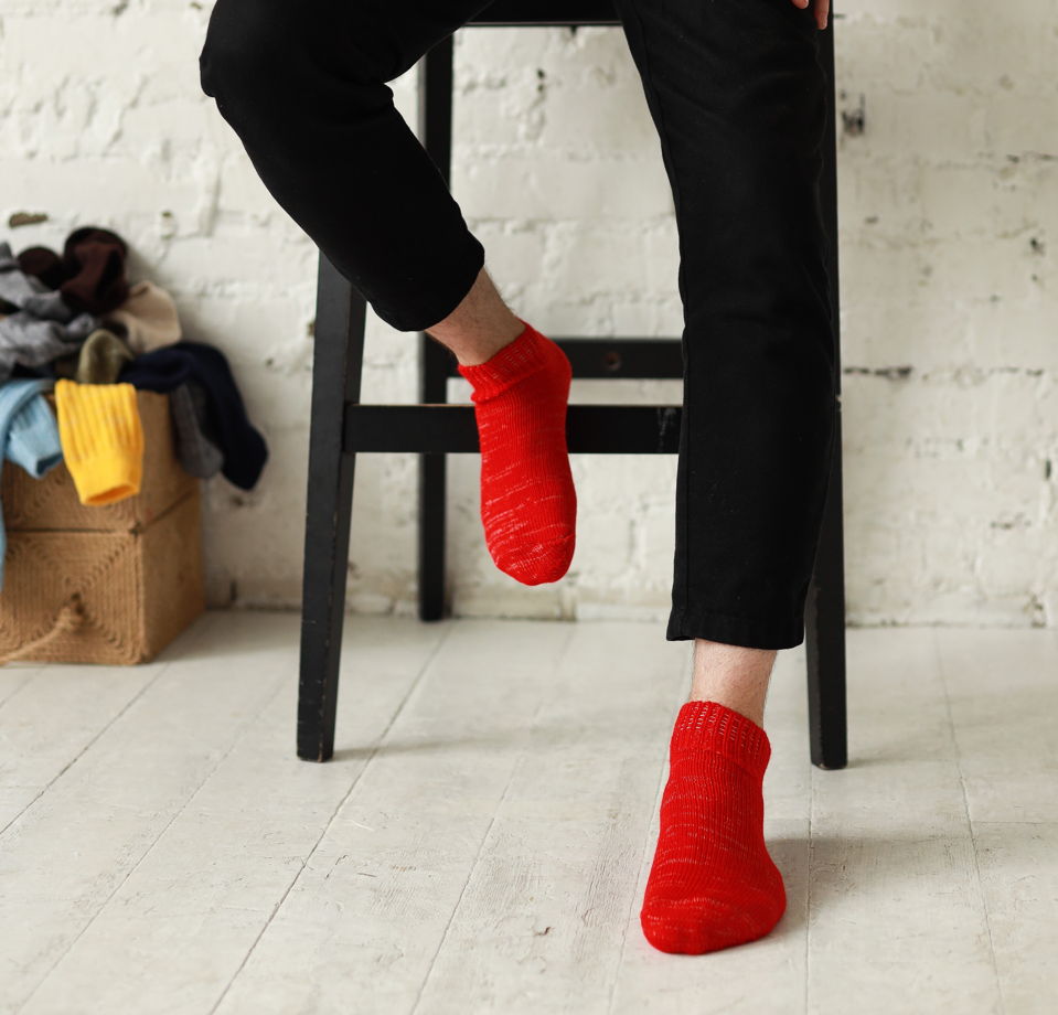 Короткие полушерстяные носки красные