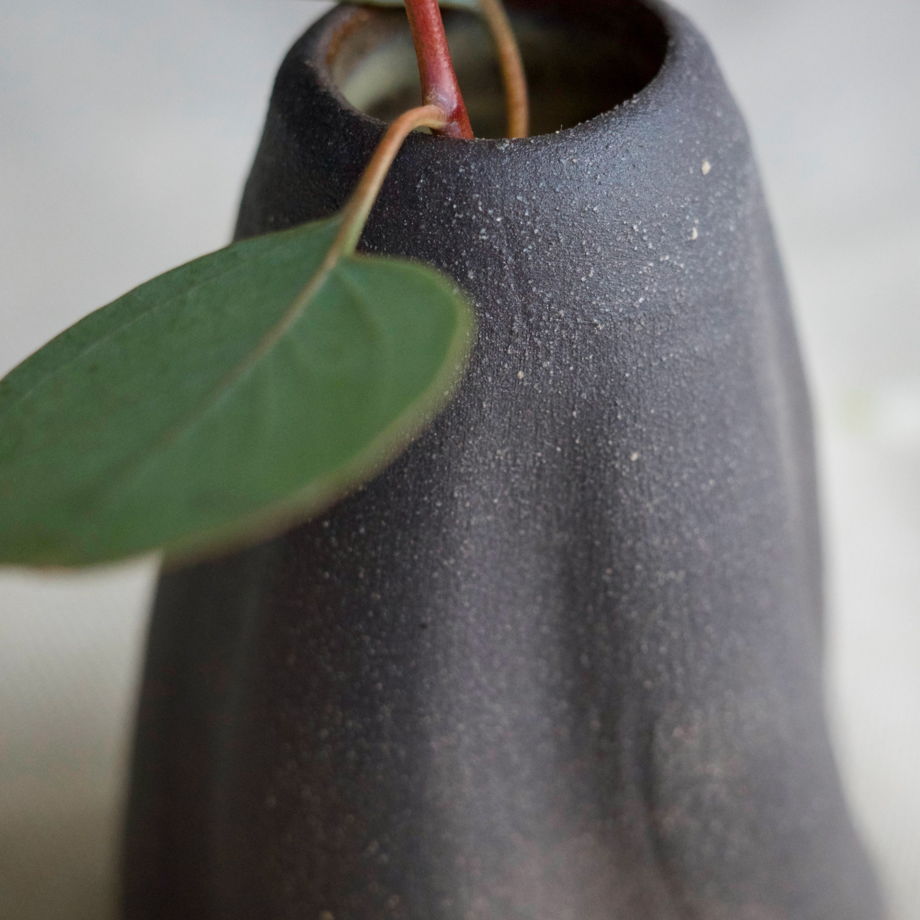 Ваза керамическая ручной работы маленькая "Вулкан"