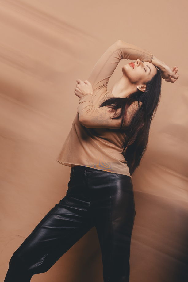 Базовый лонгслив Nude из сетки-стрейч