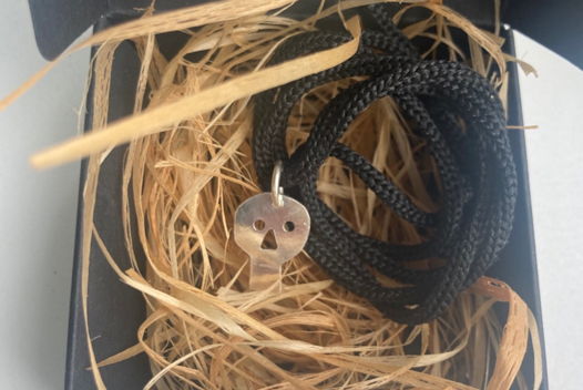 Серебряная подвеска череп