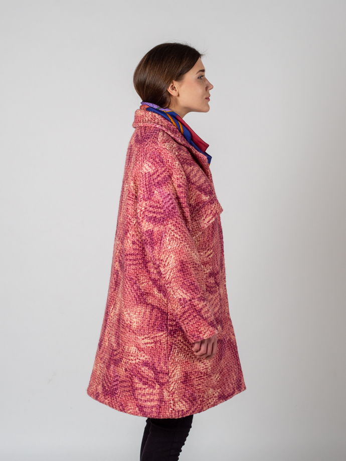Твидовое пальто а-силуэта розового цвета
