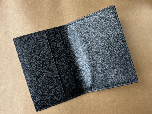 Черная обложка для паспорта