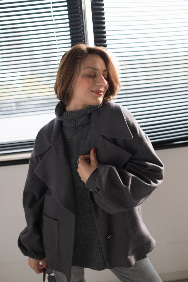 Фланелевое полупальто «ЭЛИЗАБЕТ» темно-серого цвета с вышивкой