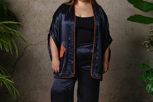 Брюки палаццо из атласа на резинке с карманами