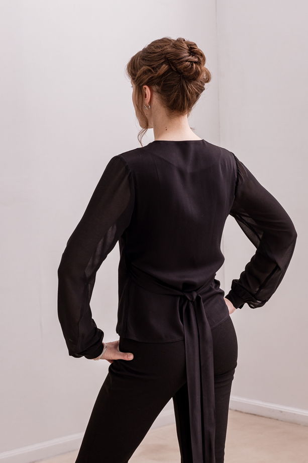 Черная женская блузка из вискозы