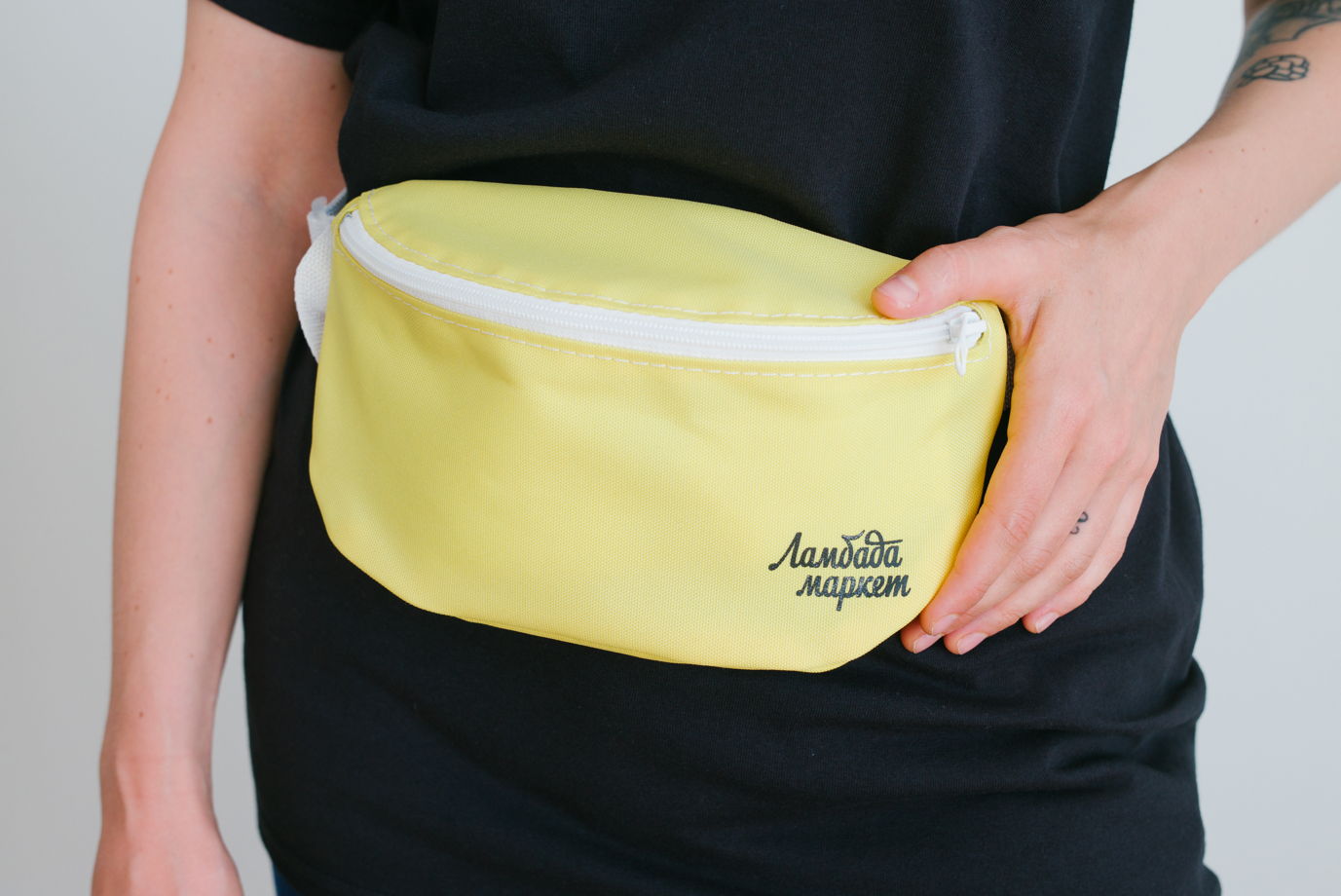 Желтая поясная сумка