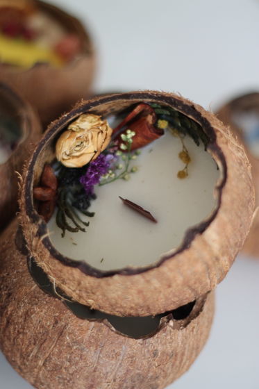 Свеча Ароматическая в кокосе с ароматом Пачули, 250 мл