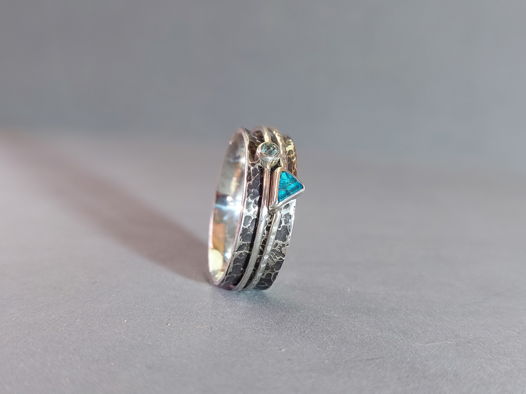 Серебряное кольцо-антистресс с апатитами "Море волнуется", размер 18,5