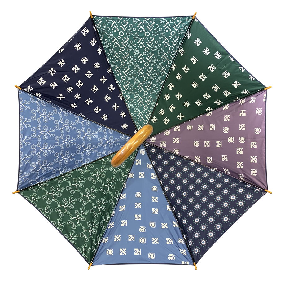 Двусторонний зонт Паттерны в сине-фиолетовых цветах сочетают строгий синий с внешней стороны зонта и волшебный цветной мир с внутренней