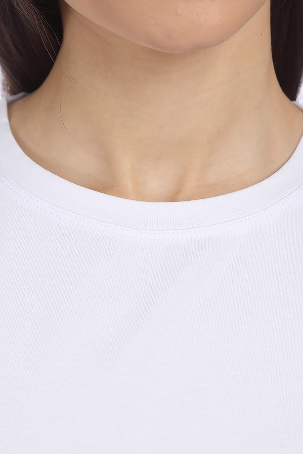 Хлопковая базовая белая женская футболка с контрастной вышивкой