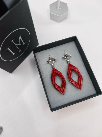 Серьги "Листики" из ювелирного бисера