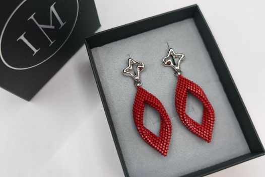 Серьги "Листики" из ювелирного бисера