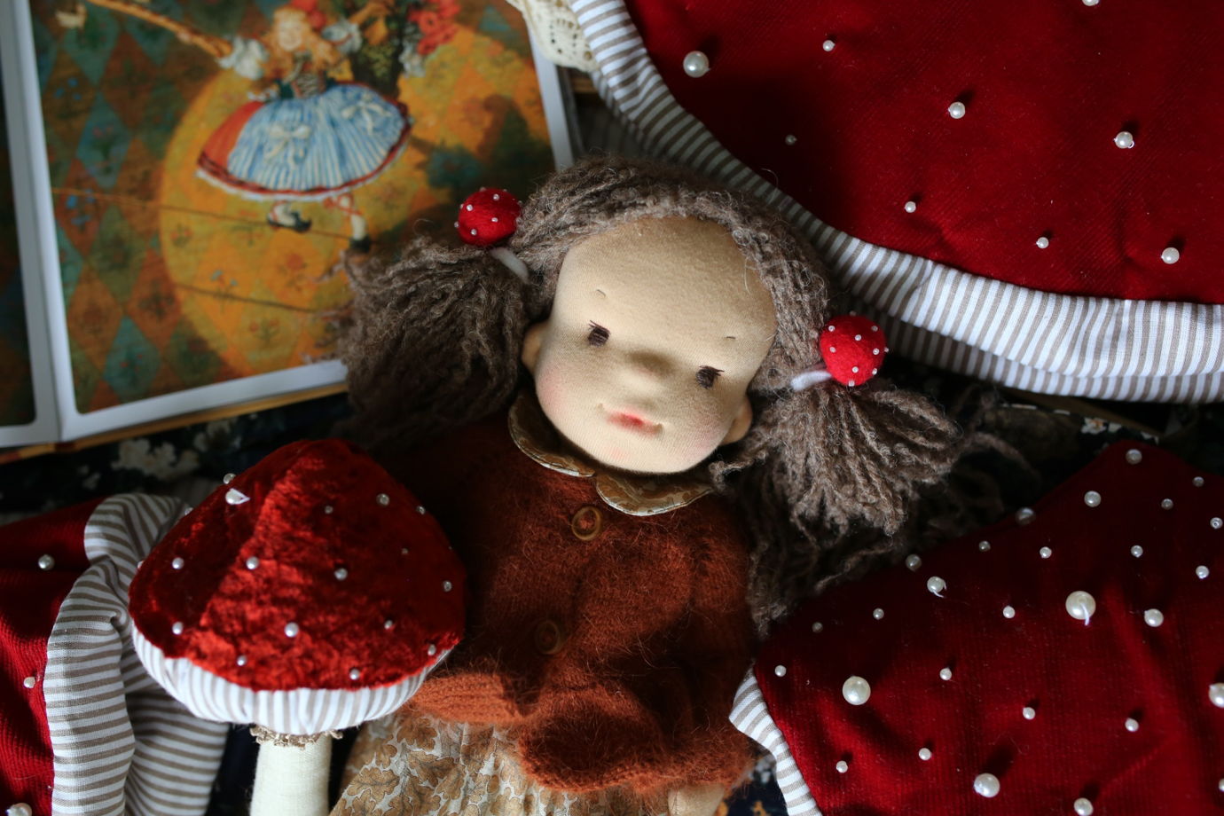 Резинки для волос: "Мухоморчики" для девочек. Красные лесные украшения на подложке с лисой.