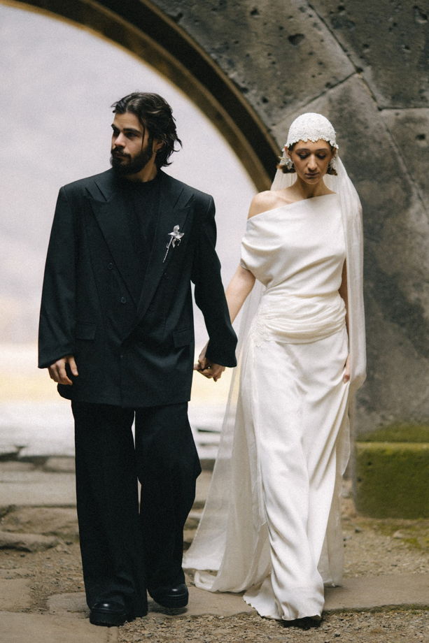 Цветок брошка лилия