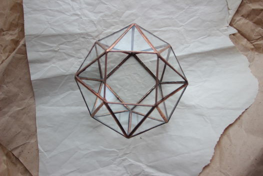 Витражный геометрический флорариум "UFO" в технике Тиффани
