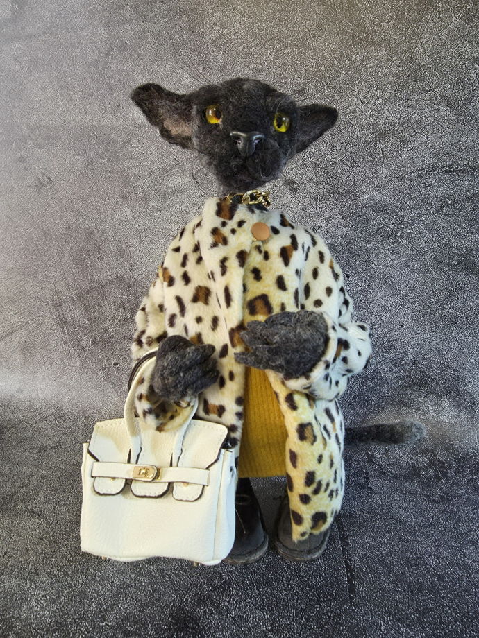 Интерьерная войлочная игрушка "Кошечка Анфиса"